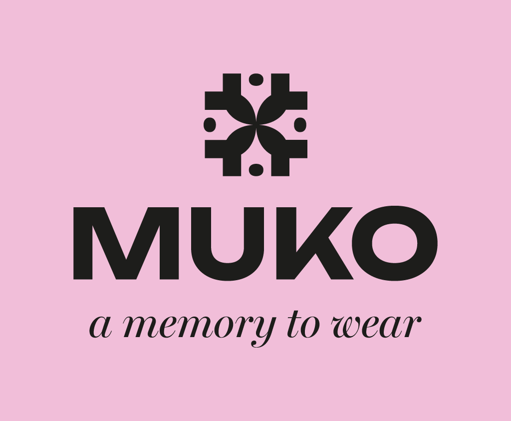 logo muko sur fond rose